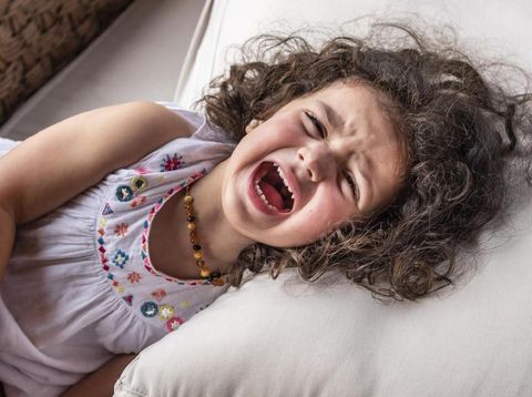 5 Cara Membuat Anak Tidak Menangis Ketika Bunda Berangkat Kerja