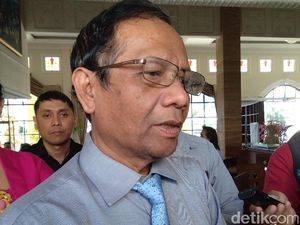 Mahfud MD: NKRI Bersyariah Berlebihan, Indonesia Sudah Bersyariah Mahfud MD: NKRI Bersyariah Berlebihan, Indonesia Sudah Bersyariah