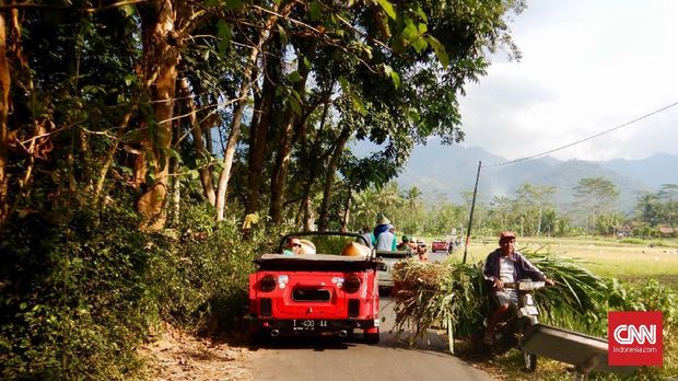 Suasana wisata VW Safari di kawasan Desa Wisata Magelang, Jawa Tengah. (CNNIndonesia/Ardita Mustafa)
