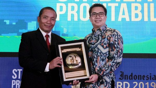 WOM Finance Raih Penghargaan