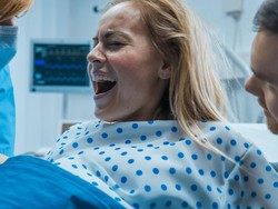 Wanita Melahirkan di Taksi Online dalam Perjalanan ke Rumah Sakit