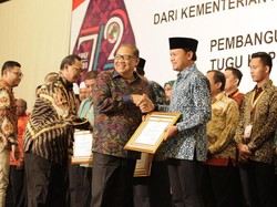 Peringati Hari Koperasi, Kemenkop Beri Penghargaan ke Sejumlah Tokoh