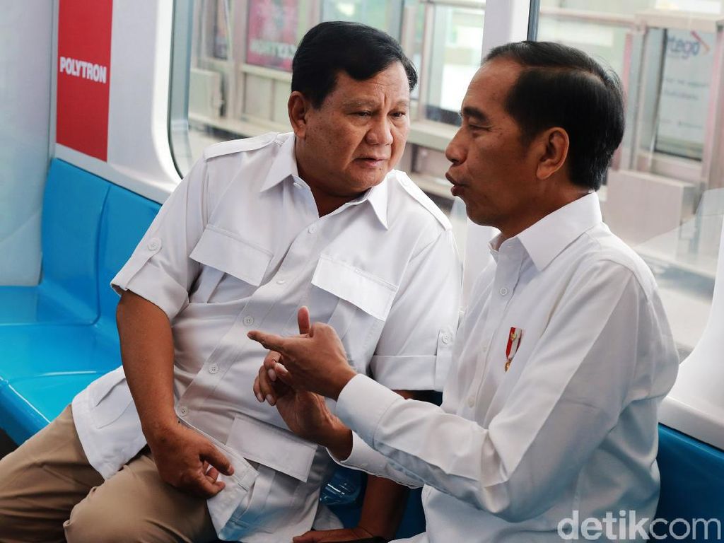 Momen Bersejarah! Akrabnya Jokowi-Prabowo Bertemu di MRT Momen Bersejarah! Akrabnya Jokowi-Prabowo Bertemu di MRT
