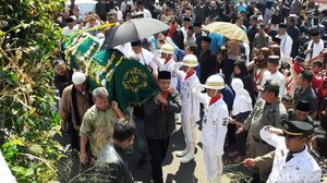 Ratusan Orang Iringi Pemakaman Abubakar