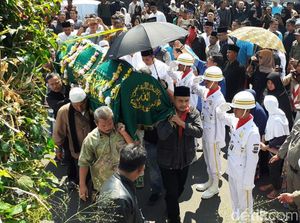 Ratusan Orang Iringi Pemakaman Abubakar