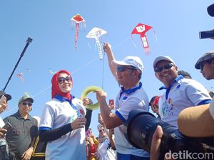 Penuh Warna, Festival Layang-layang Pangandaran Resmi Dibuka