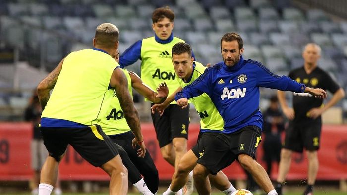 Manchester United akan melakoni laga perdana pramusim menghadapi Perth Glory (Paul Kane/Getty Images) Manchester United akan melakoni laga perdana pramusim menghadapi Perth Glory (Paul Kane/Getty Images)