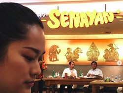 Prisia Nasution Grogi Makan Dilihatin Jokowi dan Prabowo