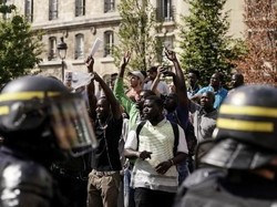 Prancis Tangkap 21 Imigran Afrika yang Demo di Monumen Pantheon