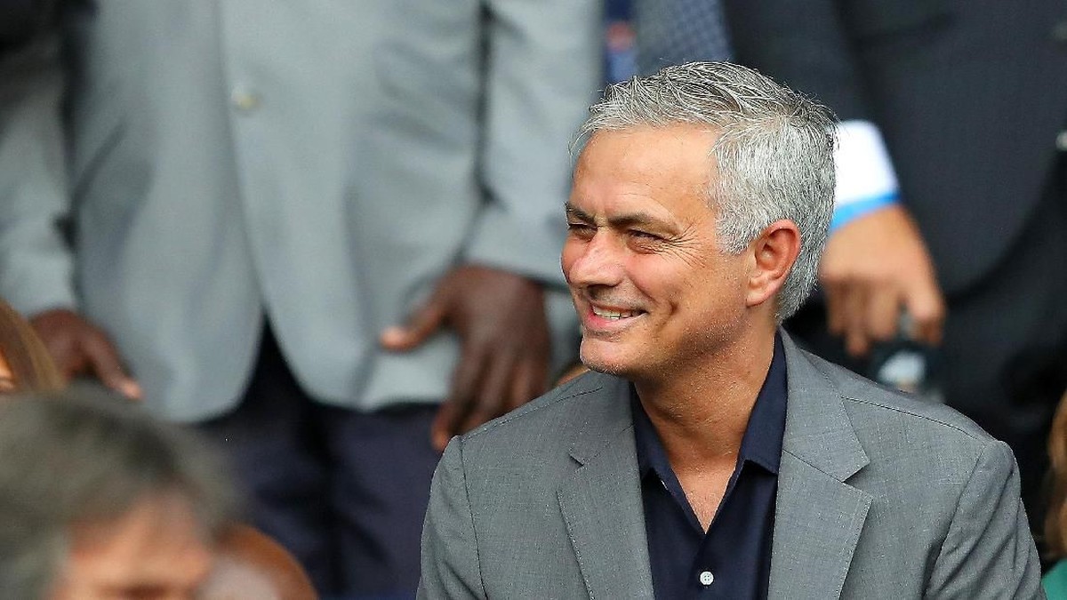Jose Mourinho masih menganggur usai dipecat Manchester United bulan Desember tahun lalu. (Foto: Richard Heathcote/Getty Images)