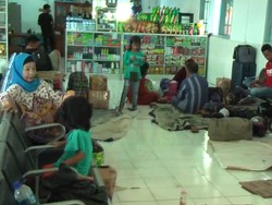 Kapal Gagal Berlayar, Penumpang Telantar di Pelabuhan Mamuju