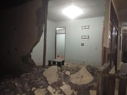 160 Rumah Roboh Akibat Gempa M 7,2 Pulau Bacan
