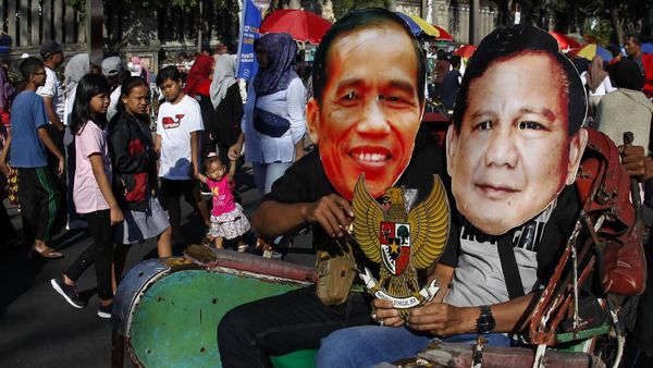 Jokowi dan Prabowo Naik Becak Bareng di Solo