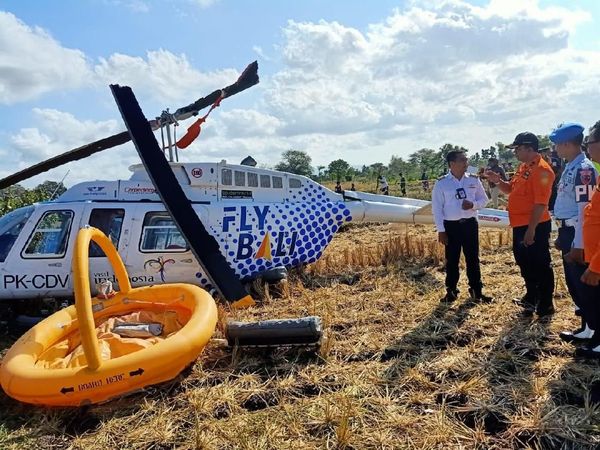 Potret Helikopter Jatuh Angkut 3 Orang Bule di Lombok