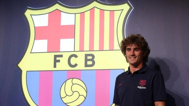 Atletico Madrid mempersolakan perekrutan Antoine Griezmann oleh Barcelona.