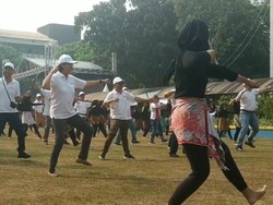 Lenggak-lenggok Sri Mulyani Tirukan Gerakan Tarian Anak STAN