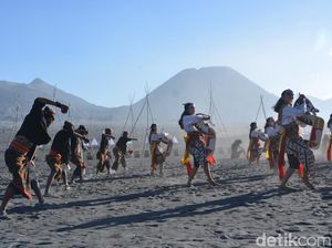 Eksotika Bromo Menyihir Wisatawan
