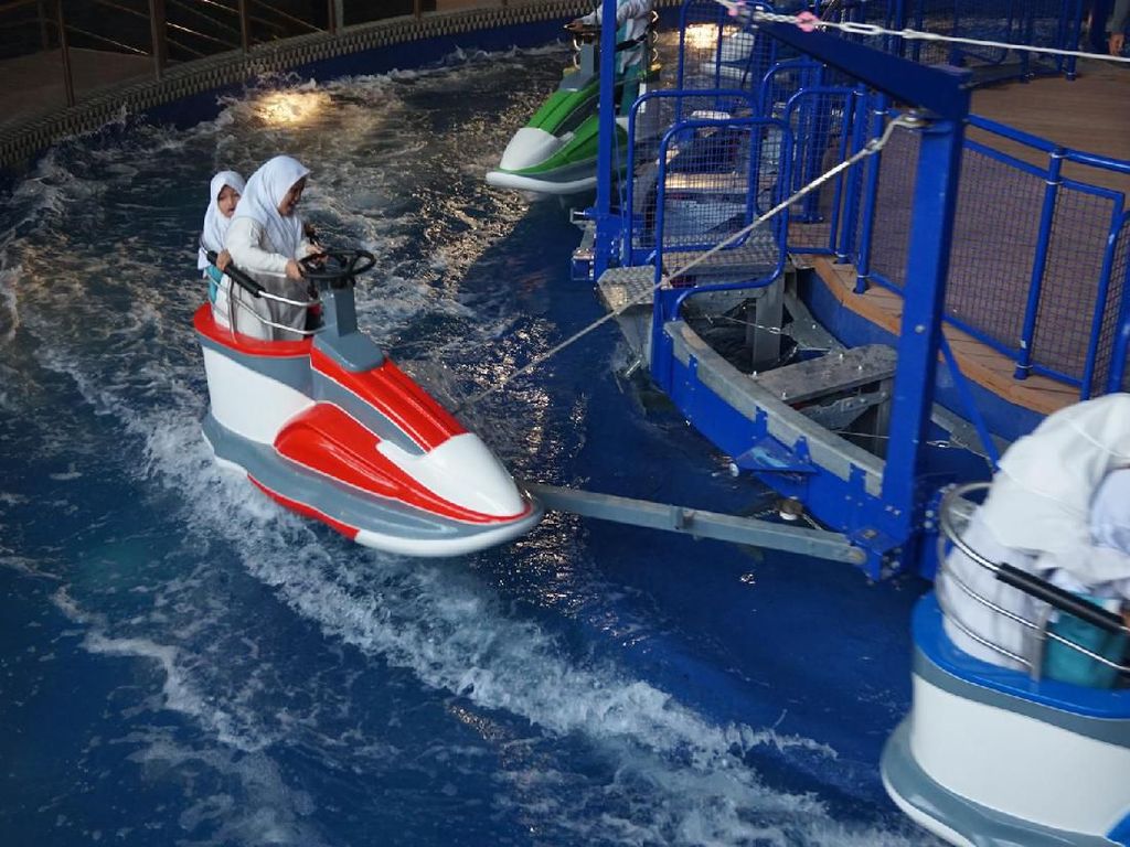 Main Jetski di dalam Ruangan? Bisa Banget di Trans Studio Cibubur Main Jetski di dalam Ruangan? Bisa Banget di Trans Studio Cibubur