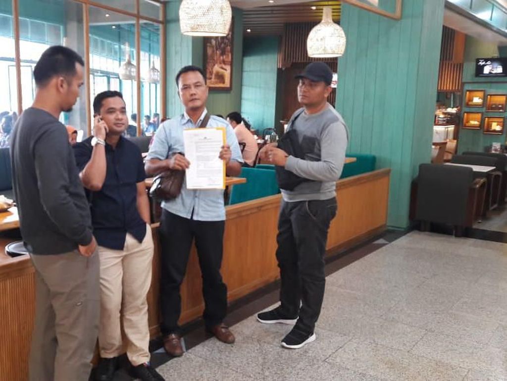 Polisi Tangkap Anggota DPRD Kampar Riau Terkait Kasus Korupsi Polisi Tangkap Anggota DPRD Kampar Riau Terkait Kasus Korupsi