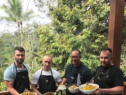 3 Chef Ternama Asal London Belajar Masak Rendang hingga Gado-gado