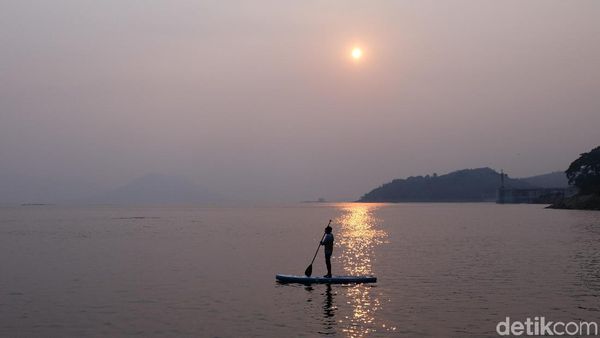 Foto: Bu Susi, Ada Tempat Main Paddle Board Nih di Purwakarta