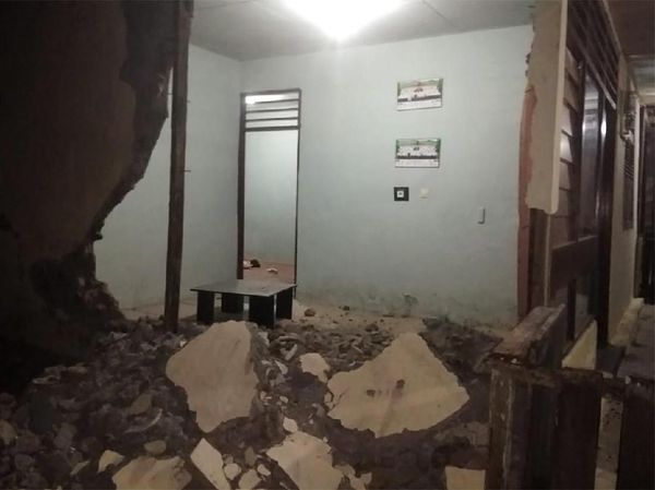 Dinding Rumah Ambruk Akibat Gempa di Pulau Bacan