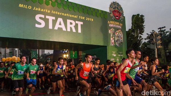 Ribuan Pelari Adu Cepat di MILO Jakarta International 10K