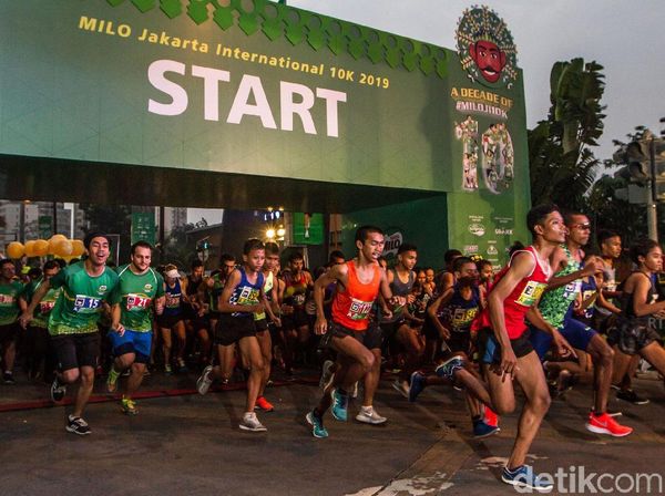 Ribuan Pelari Adu Cepat di MILO Jakarta International 10K