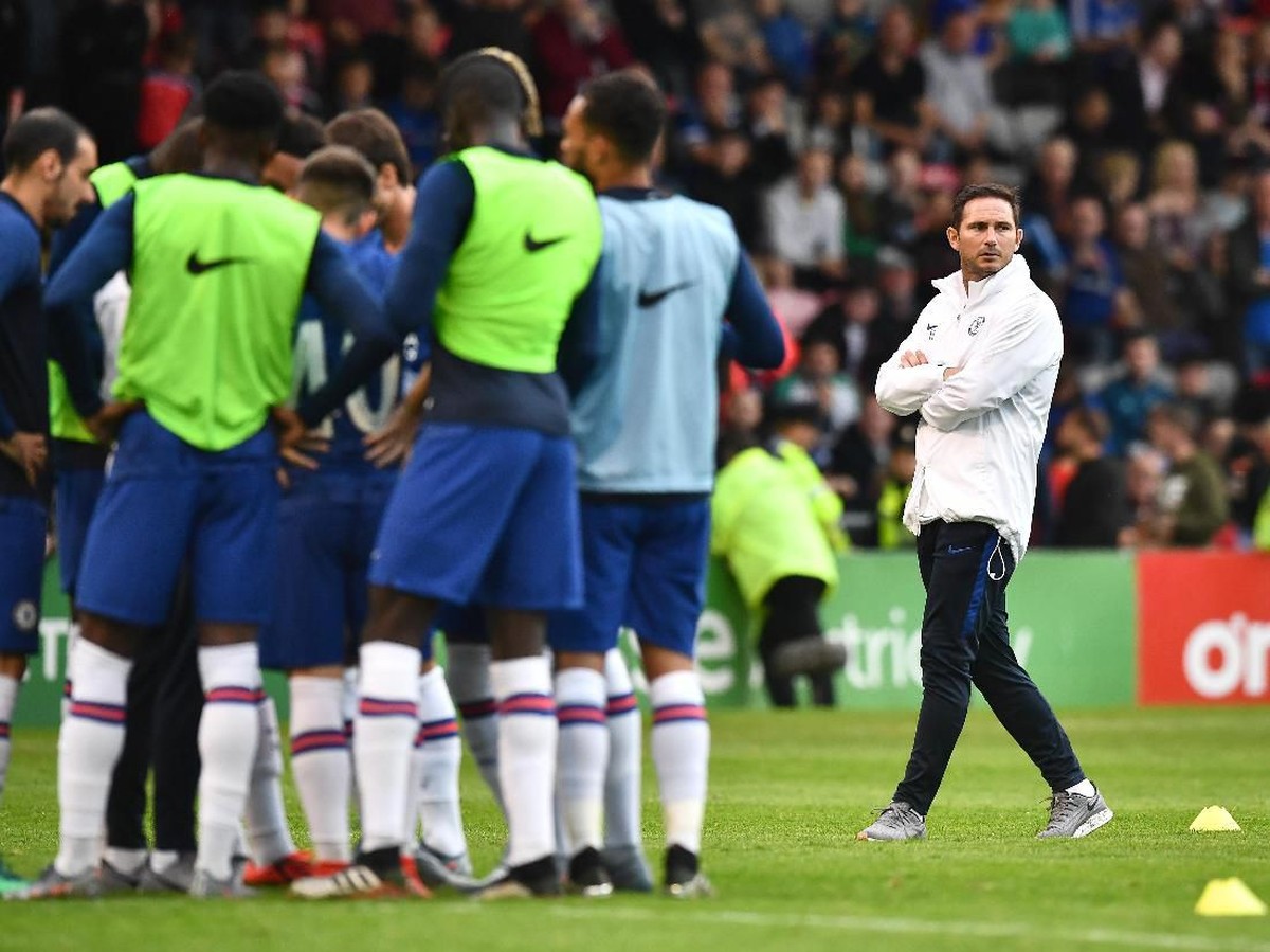 Manajer Chelsea, Frank Lampard (kanan). (Foto: Charles McQuillan/Getty Images)