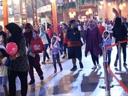 Antusias Pengunjung Menikmati Wahana di Trans Studio Cibubur