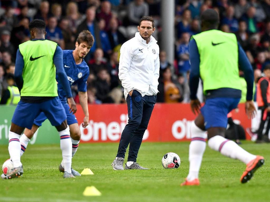 Pendukung Chelsea Cuma Beri Waktu Enam Bulan untuk Lampard Pendukung Chelsea Cuma Beri Waktu Enam Bulan untuk Lampard