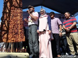 Yummy... Ada Sate Raksasa di Ponorogo