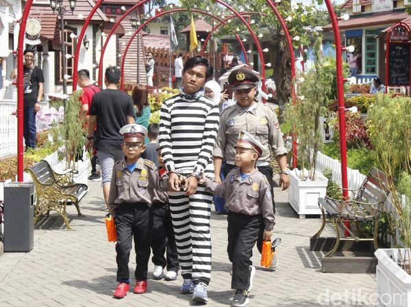 Foto: Menjajal Aneka Profesi Seru di Kota Mini