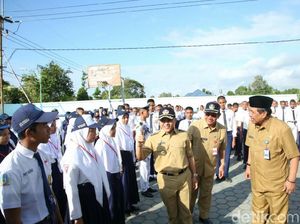 Hari Pertama Sekolah, Bupati Anas Pacu Semangat Siswa SMA/SMK Banyuwangi