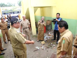 Hari Pertama Sekolah, Wawali Medan Kecewa Banyak Sampah di SMP 27