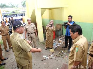 Hari Pertama Sekolah, Wawali Medan Kecewa Banyak Sampah di SMP 27 Hari Pertama Sekolah, Wawali Medan Kecewa Banyak Sampah di SMP 27