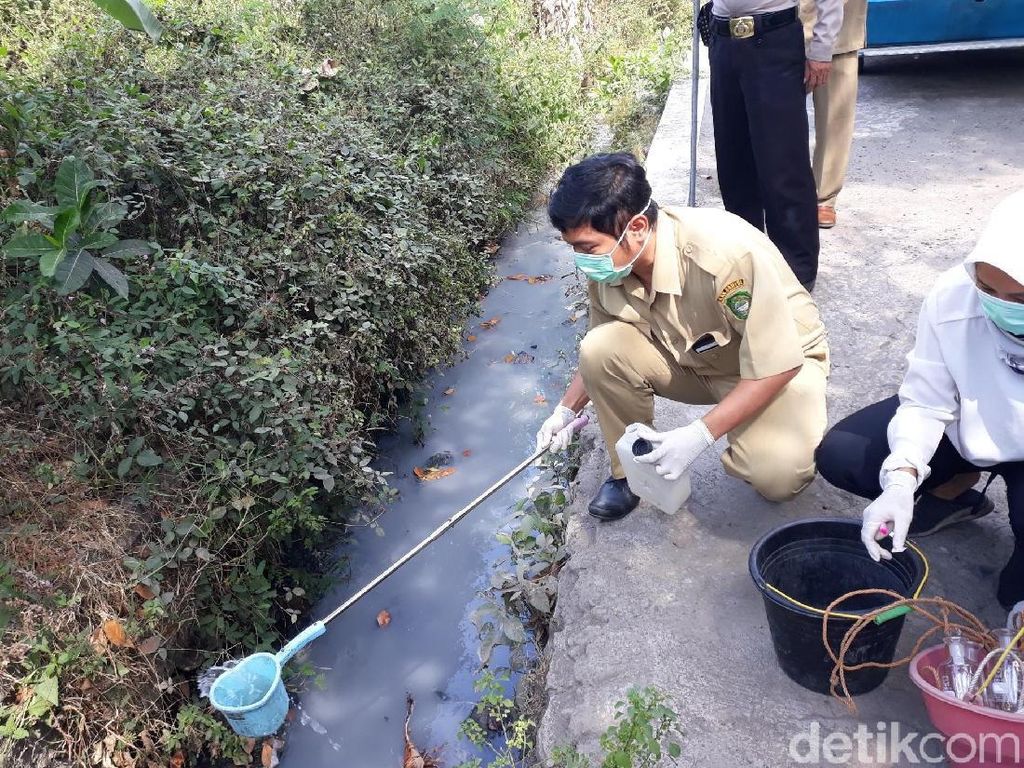 Keluhkan Bau Tak Sedap Limbah Pabrik, Warga Datangi DLH Bantul Keluhkan Bau Tak Sedap Limbah Pabrik, Warga Datangi DLH Bantul