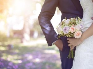 Hanya Sajikan Kue Kering, Pengantin Ini Sarankan Tamunya Makan Sebelum Hadiri Pesta