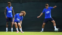 Di hari pertamanya, Griezmann tak terlihat kaku. Pemain berusia 28 tahun itu terlihat banyak tertawa riang di tengah rekan-rekan barunya. (Foto: David Ramos/Getty Images)