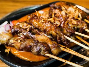 Sate Kambing Juicy hingga Sushi Bisa Jadi Menu Makan Siang di FX Sudirman