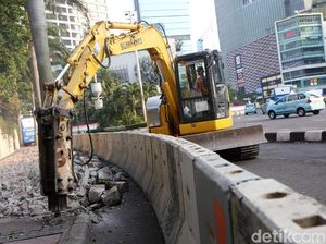 Trotoar di Bundaran HI Direvitalisasi Trotoar di Bundaran HI Direvitalisasi