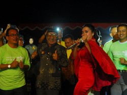 Tika Zein Sukses Goyang Sintang di Pentupan Kelam Tourism Festival