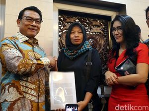 Baiq Nuril Datangi Istana Presiden Untuk Ajukan Amnesti ke Jokowi Baiq Nuril Datangi Istana Presiden Untuk Ajukan Amnesti ke Jokowi
