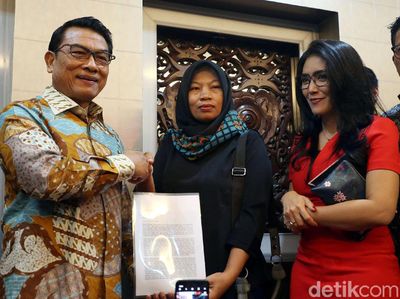 Baiq Nuril Datangi Istana Presiden Untuk Ajukan Amnesti ke Jokowi
