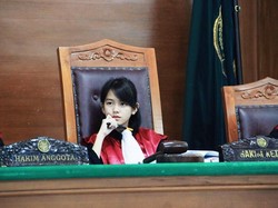 Viral Foto Hakim Cantik dan Imut, Netizen Minta Divonis Cinta Seumur Hidup