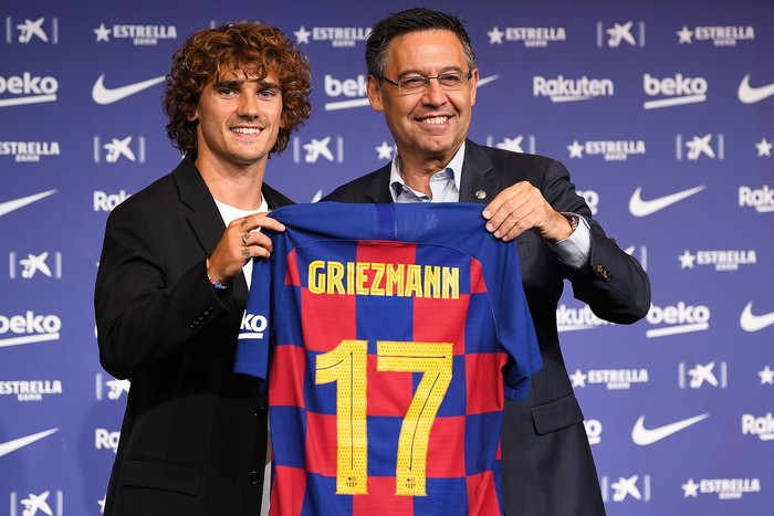 BARCELONA, SPAIN - JULY 14: New Barcelona signing Antoine Griezmann poses for the media with FC Barcelona president Josep Maria Bartomeu as he is unveiled at Camp Nou stadium on July 14, 2019 in Barcelona, Spain. (Photo by David Ramos/Getty Images)
