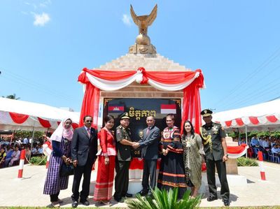 Ryamizard Resmikan Tugu Persahabatan Indonesia-Kamboja
