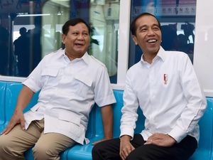 Jokowi Ajak Prabowo Swafoto Usai Bertemu di Istana Jokowi Ajak Prabowo Swafoto Usai Bertemu di Istana