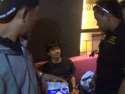 Asyik Karaoke Sambil Merokok Gorilla, 7 Pemuda Diamankan