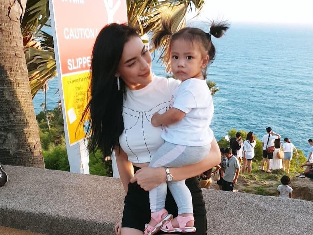 Kisah Model yang Bayinya Diculik Oleh Suami Sendiri Kisah Model yang Bayinya Diculik Oleh Suami Sendiri